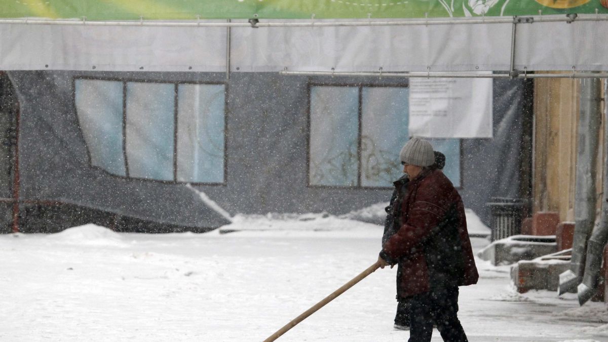Обилният снеговалеж предизвика хаос в московския транспорт 
