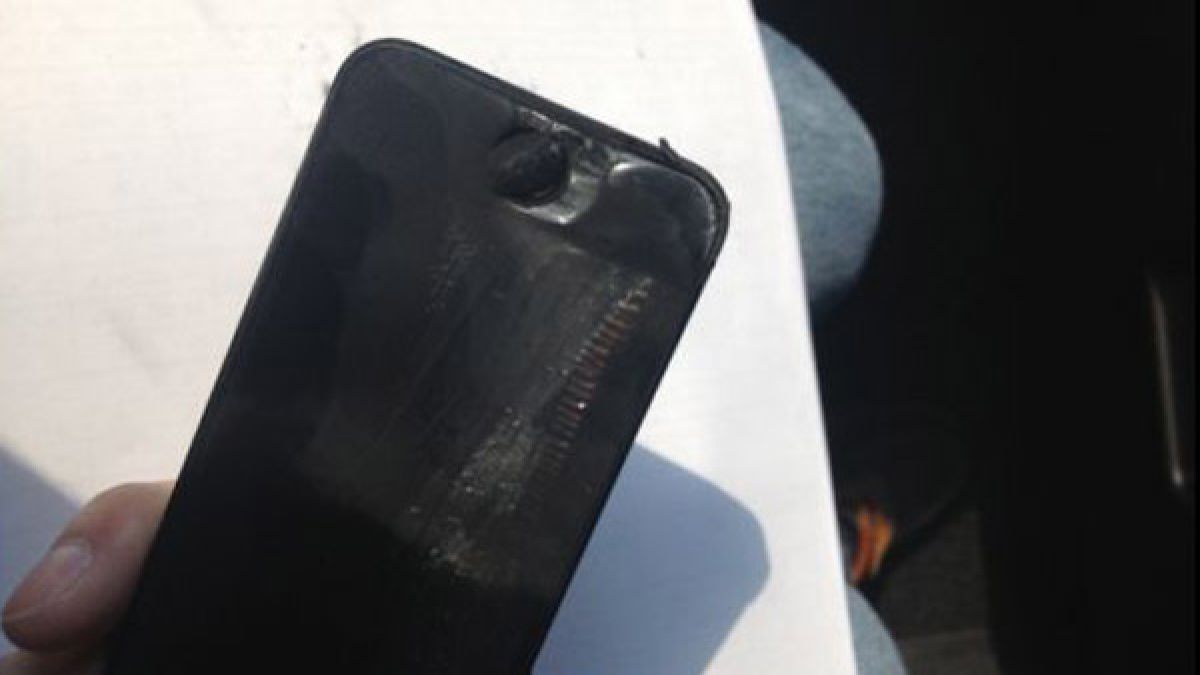 Регистрираха първия взрив на iPhone 5 (ВИДЕО)