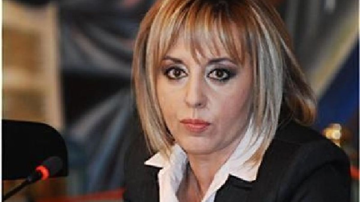 Мая Манолова пак води война в ефир