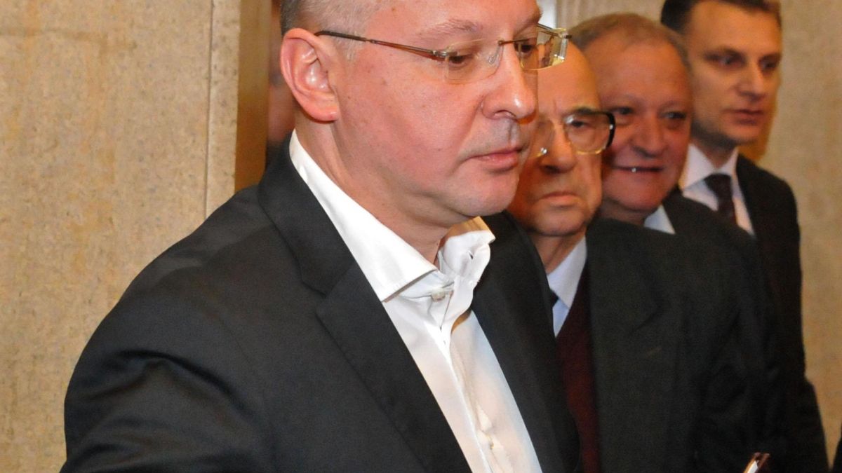 Станишев притеснен от контрола на Цветанов върху МВР