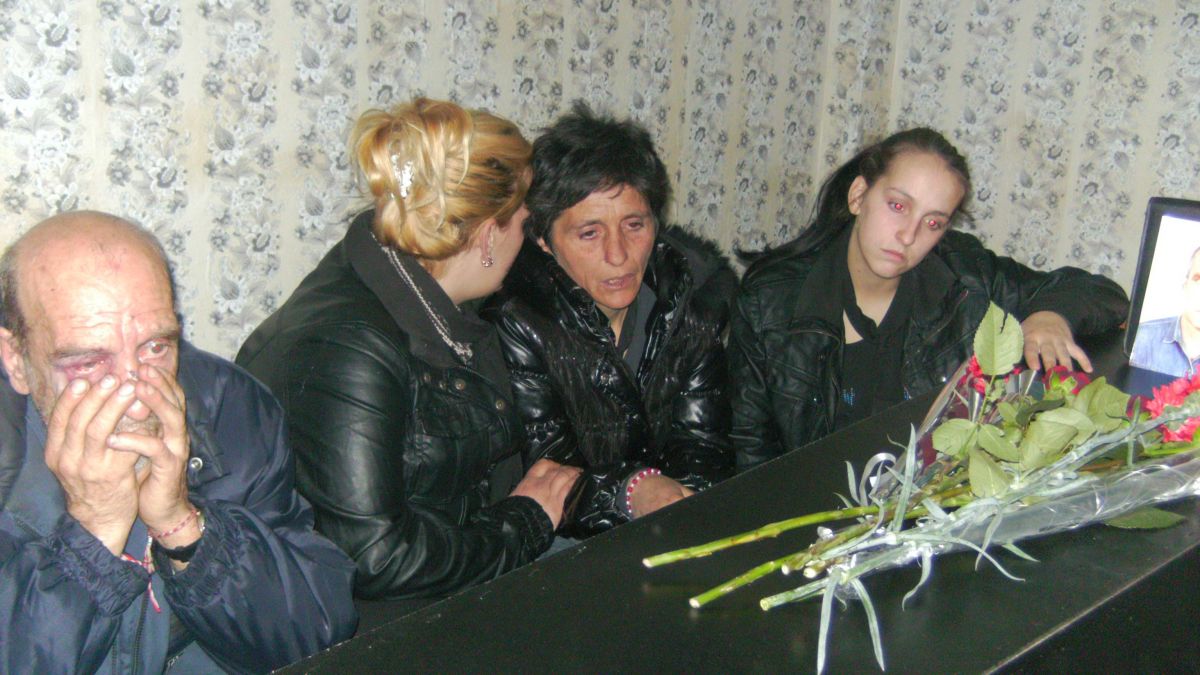 Стефка, съпруга на самозапалилия се Венцислав Василев от Раднево: Мъжът ми изгоря от беднотията!