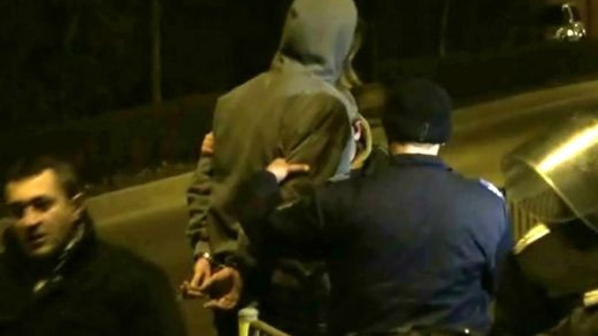 Меле и арести на протеста във Варна