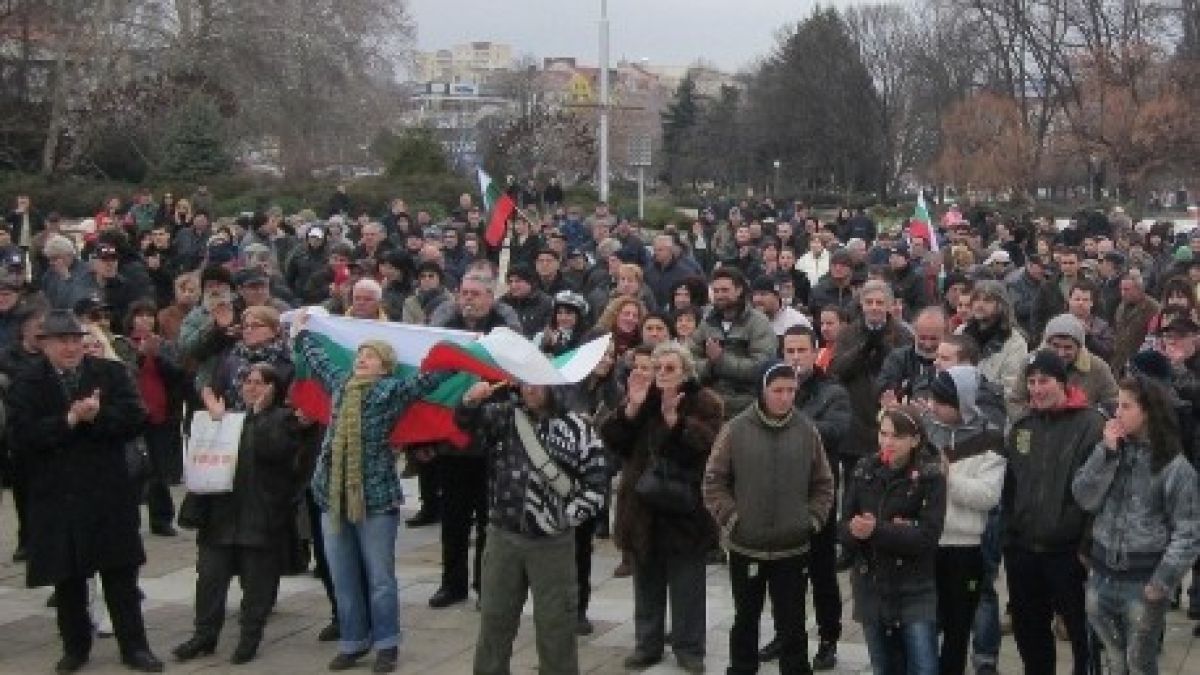 Бивши царисти налазиха протестите 