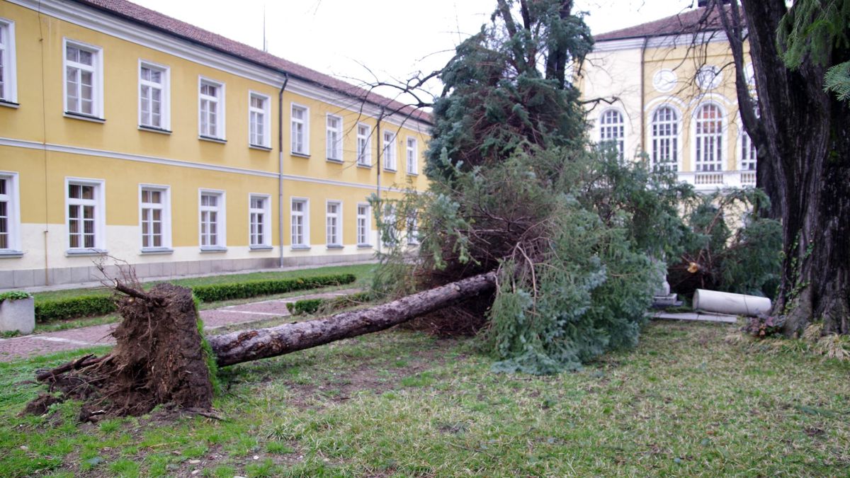Остава бедственото положение в Трявна, в Габрово е отменено 