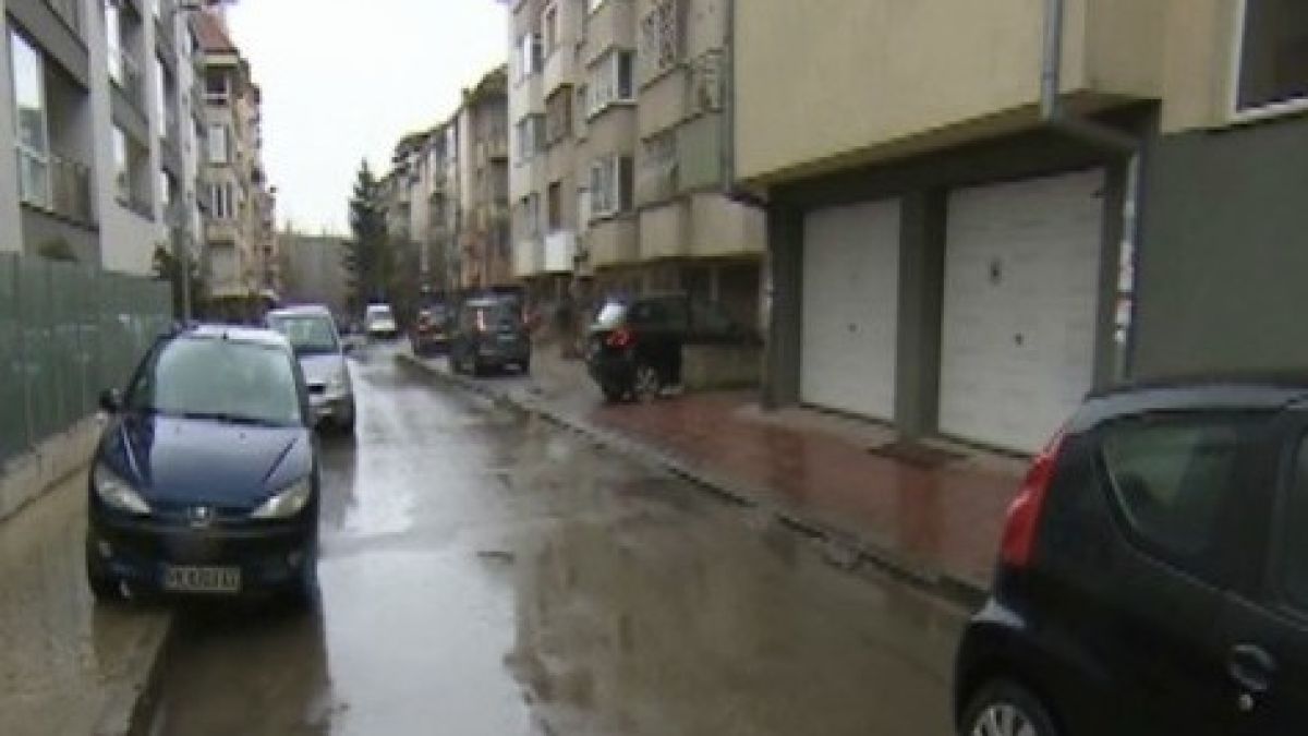 Кола със син буркан окупира частно паркомясто