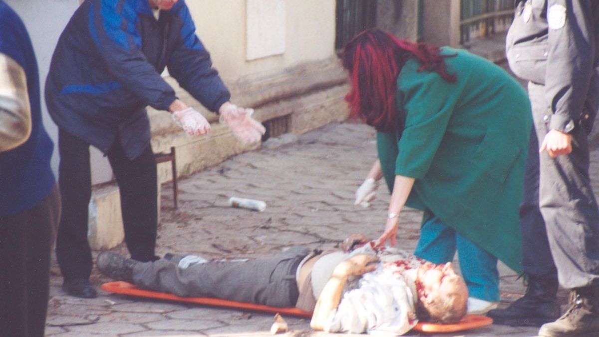 Къща се срути върху мъж и едва не го уби 
