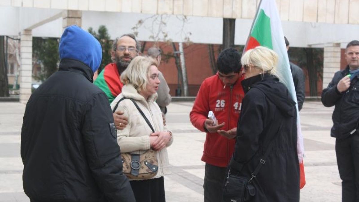 Палатковият лагер отиде в Ботевград, за да помогне на Виктория Русимова