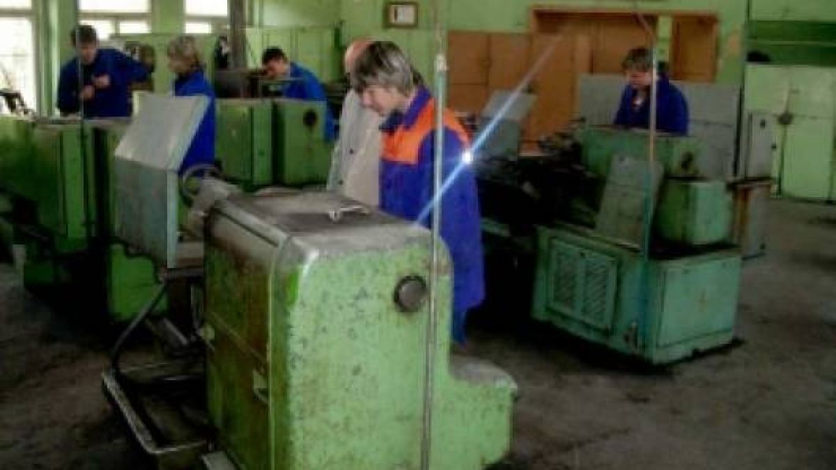 Крадли разбиха стена дегизирани като мъже