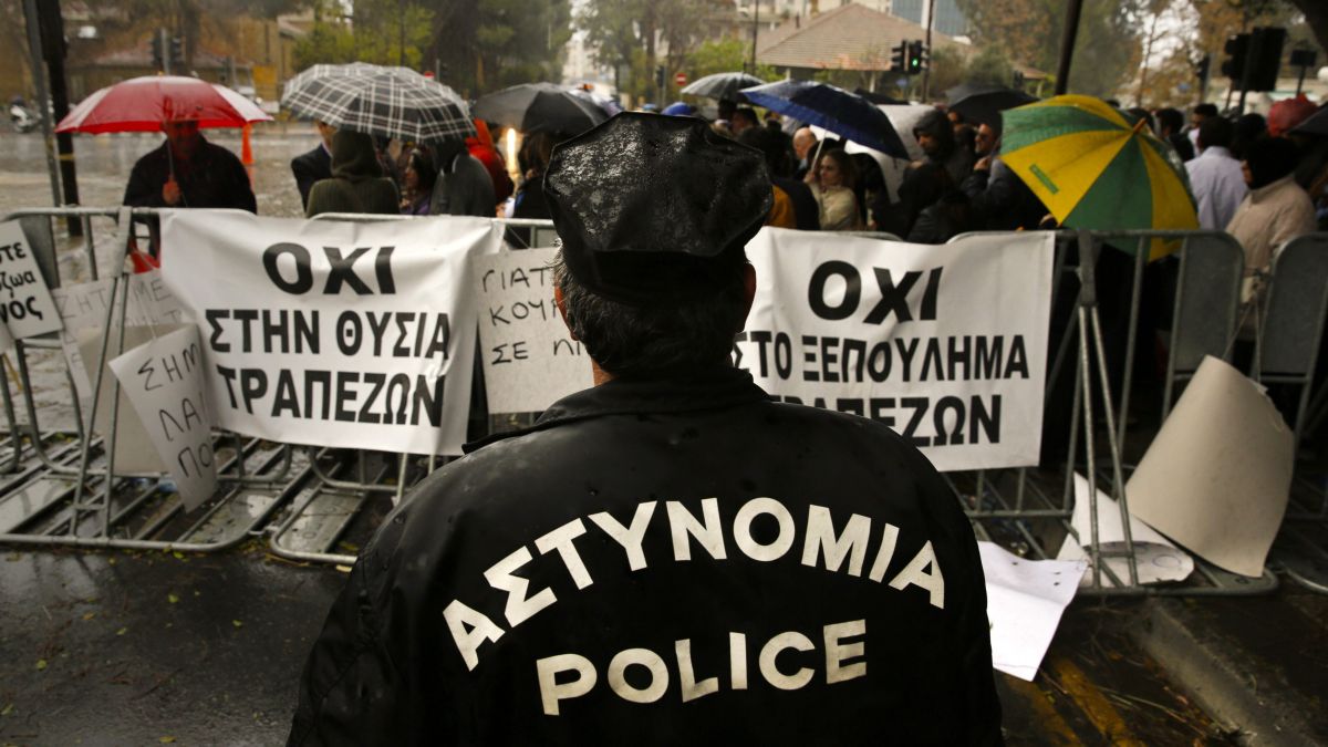 Кипър трепери в очакване на съдбата си