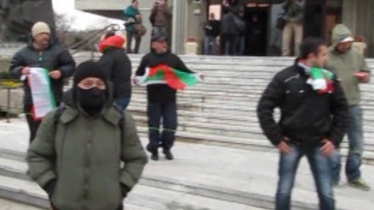 БЛИЦ TV: Вижте рехавия опит за блокада на общината във Варна