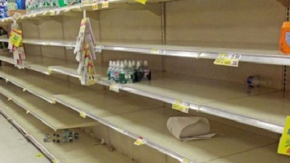 Храната в магазините в Кипър свършва