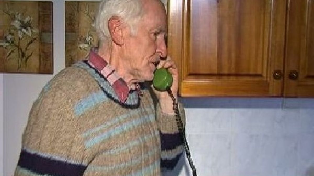 Дядо даде 2 бона на ало измамници 