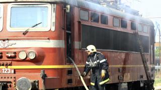 Запали се локомотив на пътнически влак 