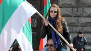 100-тина души протестират пред ЦИК