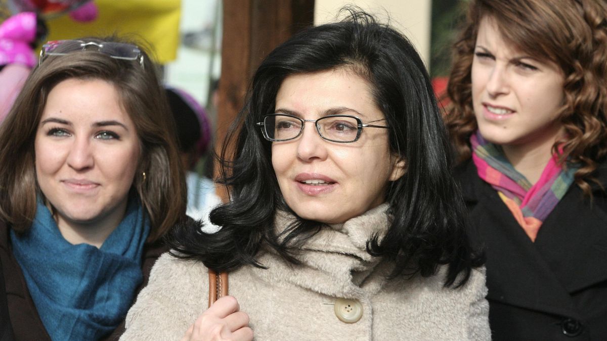 Кунева ужасена не от бунта в Пловдив, а че я подслушват 