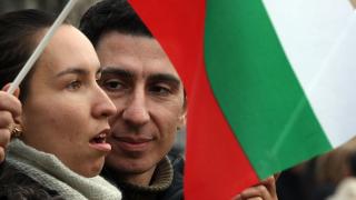 Улицата атакува парламента с 6 партии
