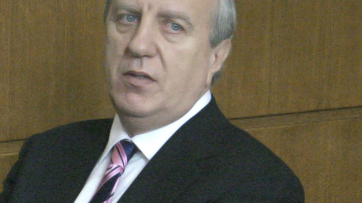 Лупи пак драпа към парламента
