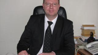 Шефът на данъчните се пробва за депутат