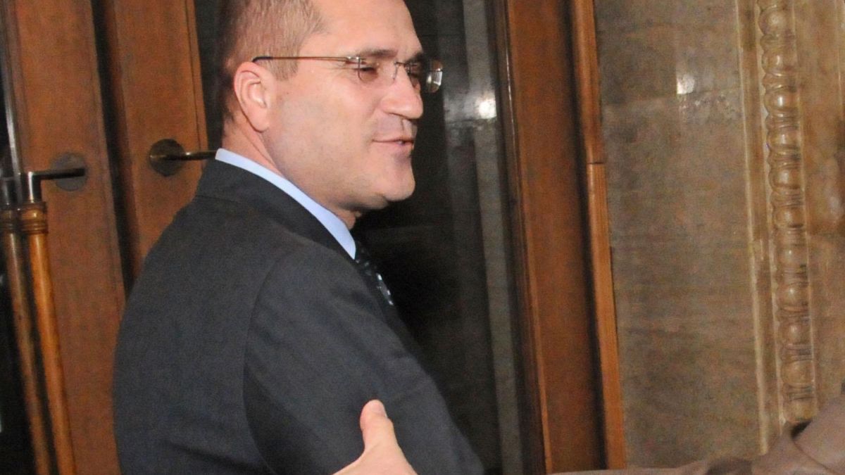 Николай Цонев даде на съд Фандъкова заради отказ на  информация за имотни сделки 