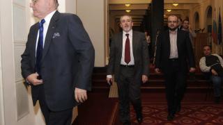 След Етем и Юнал Лютви се отказва от депутатско място