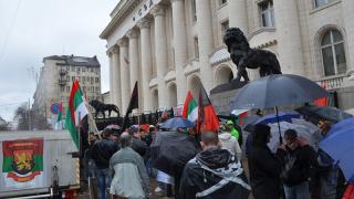 ВМРО пак събра стотина души “На бунт” с обърнати знамена