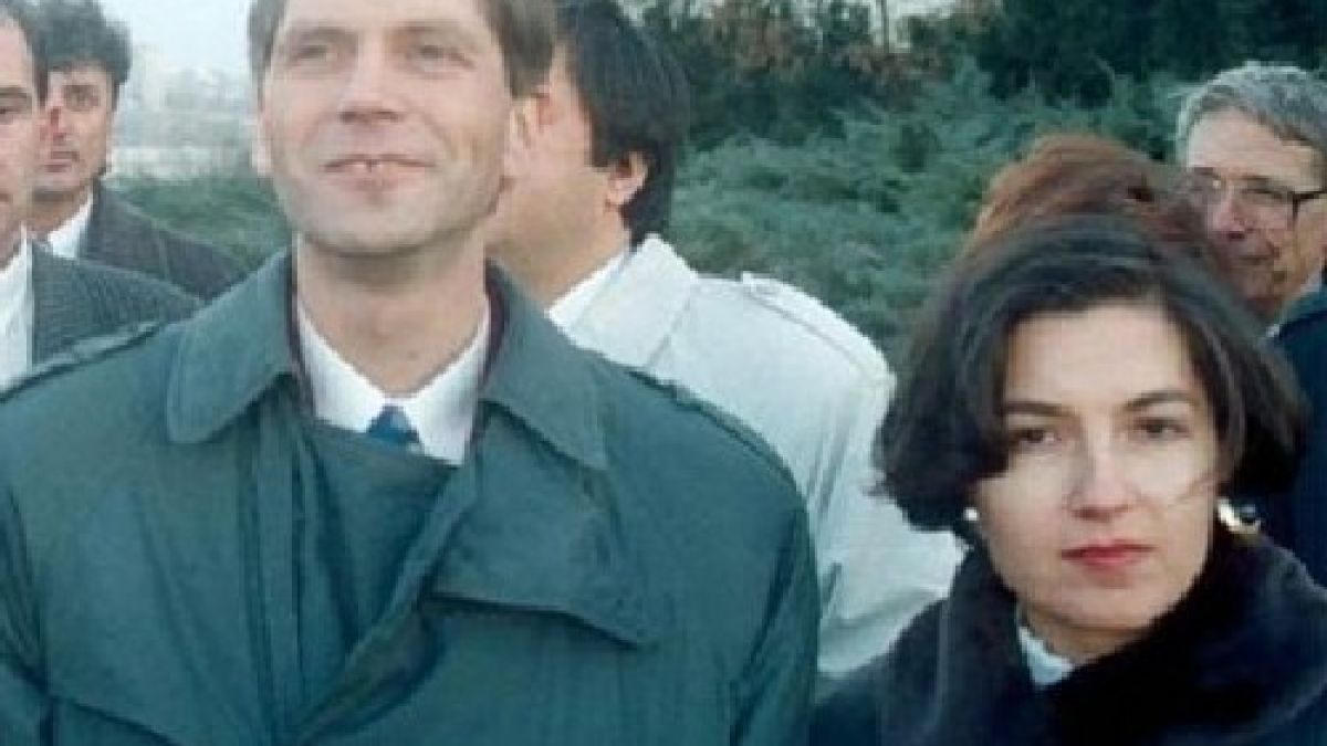 Каталина  на Жан Виденов с общ бизнес с данъчен длъжник