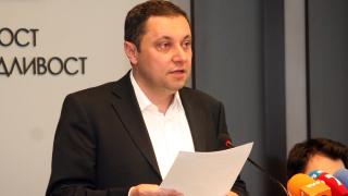 Яне Янев прави паралелни на президента курсове по конституционно право 