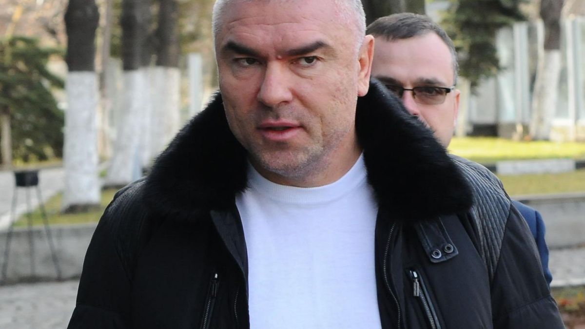 Жената на Марешки с десет пъти повече пари на влог от него