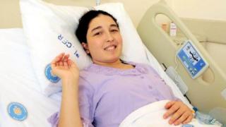 Първата жена с присадена матка в света очаква бебе 