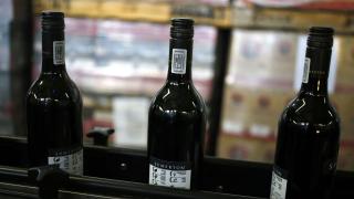 Платиха 355 000 долара обезщетение на богаташ за фалшиво вино 