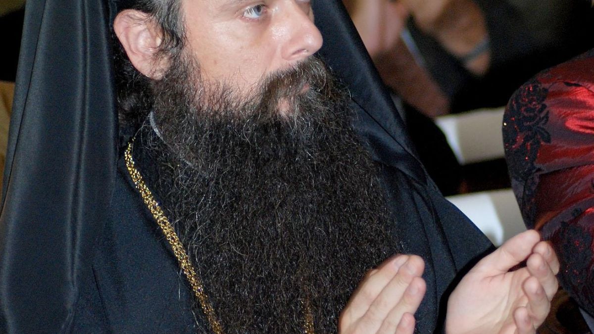 Скандал в църквата за Великденския огън