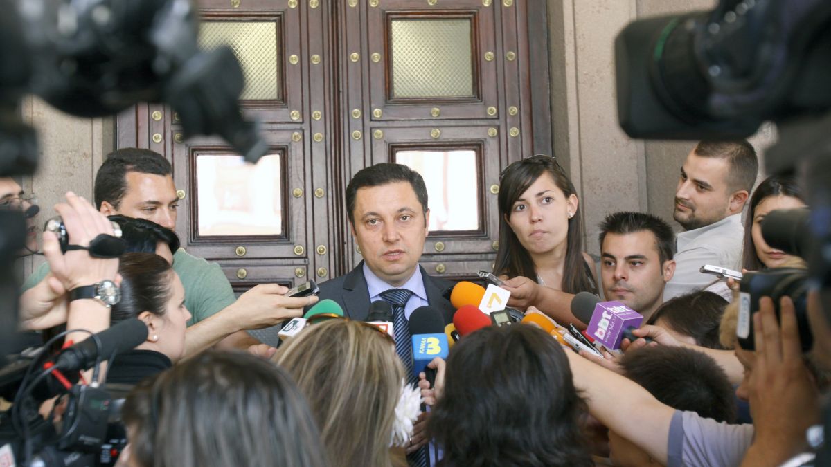 Янев: Корупцията в България изяжда по 5 млрд. лева годишно
