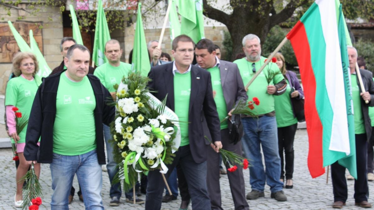 Хиляди от „Нова Алтернатива” чистиха в цяла България