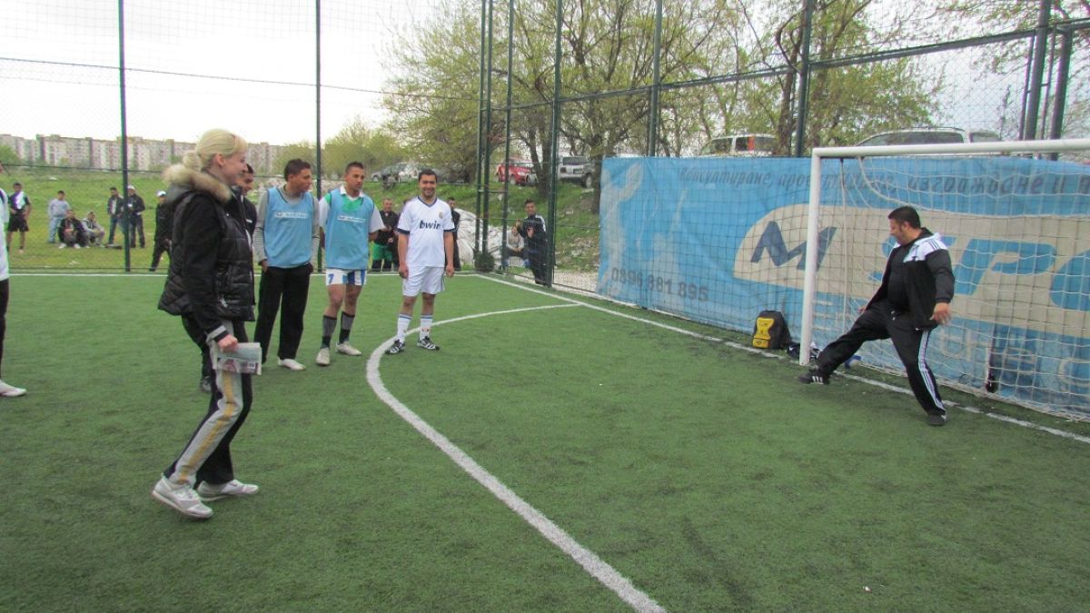 Кауза: Петя Раева учи младежите на спорт и победи