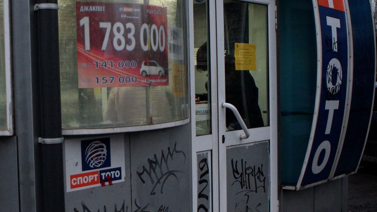 Задържаха сериен обирджия, опоскал тотопункт в Пловдив