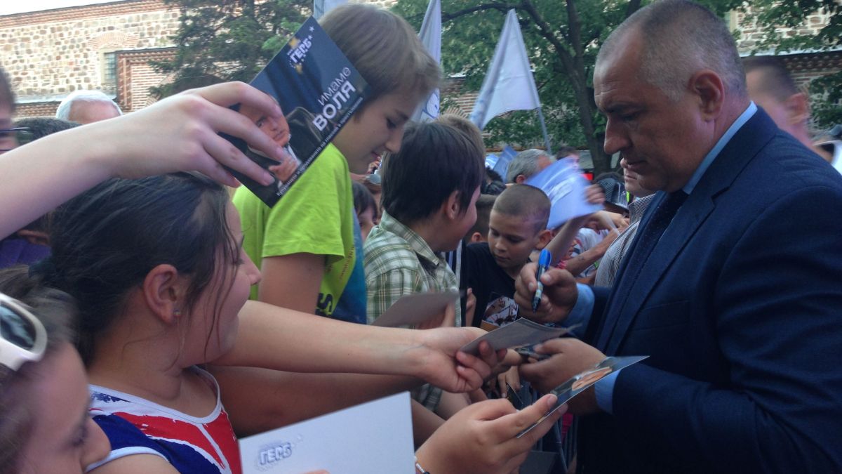 Бойко: Няма логика Цветанов да подслушва, а за мен да излизат компромати в тоалетната