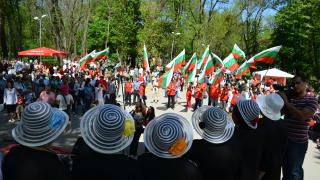 Хиляди варненци пяха „Една българска роза”