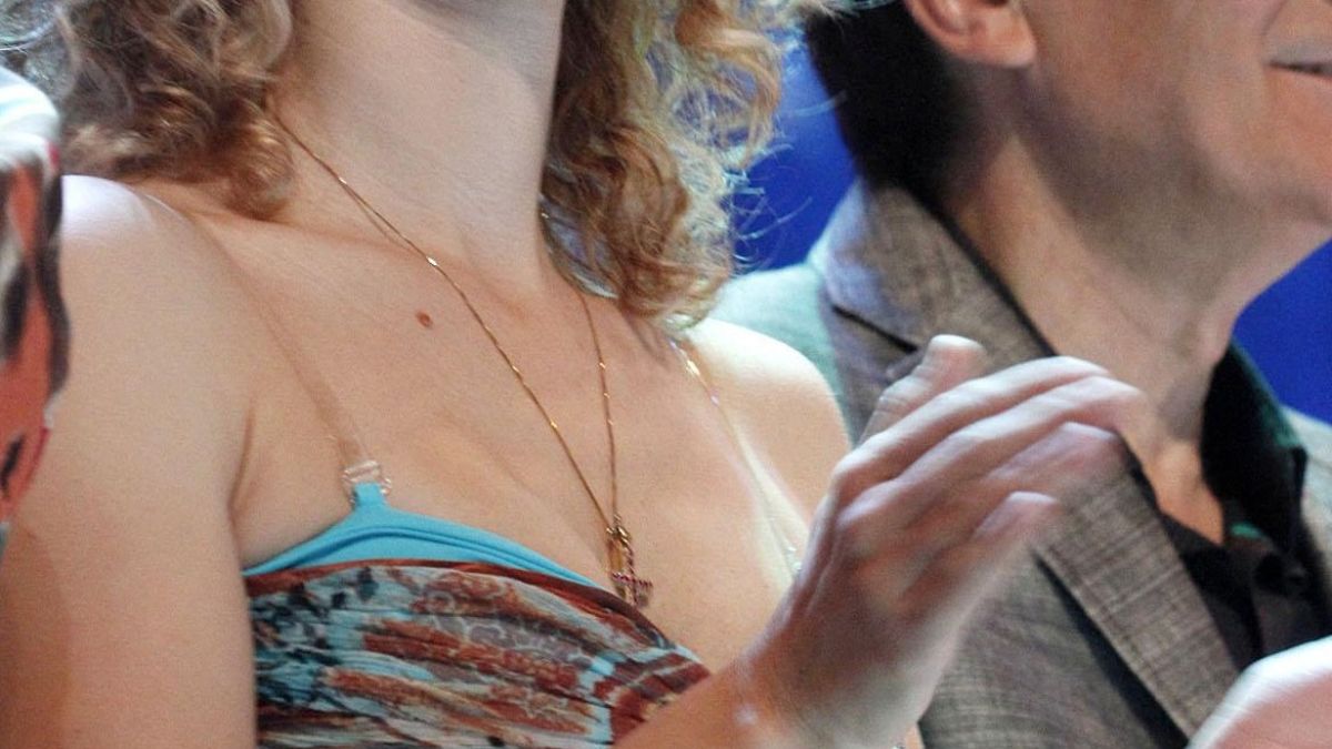Деси Добрева пее за Николай Цонев на 8 май