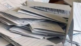 Първо изборно нарушение: Разпластяват бюлетините
