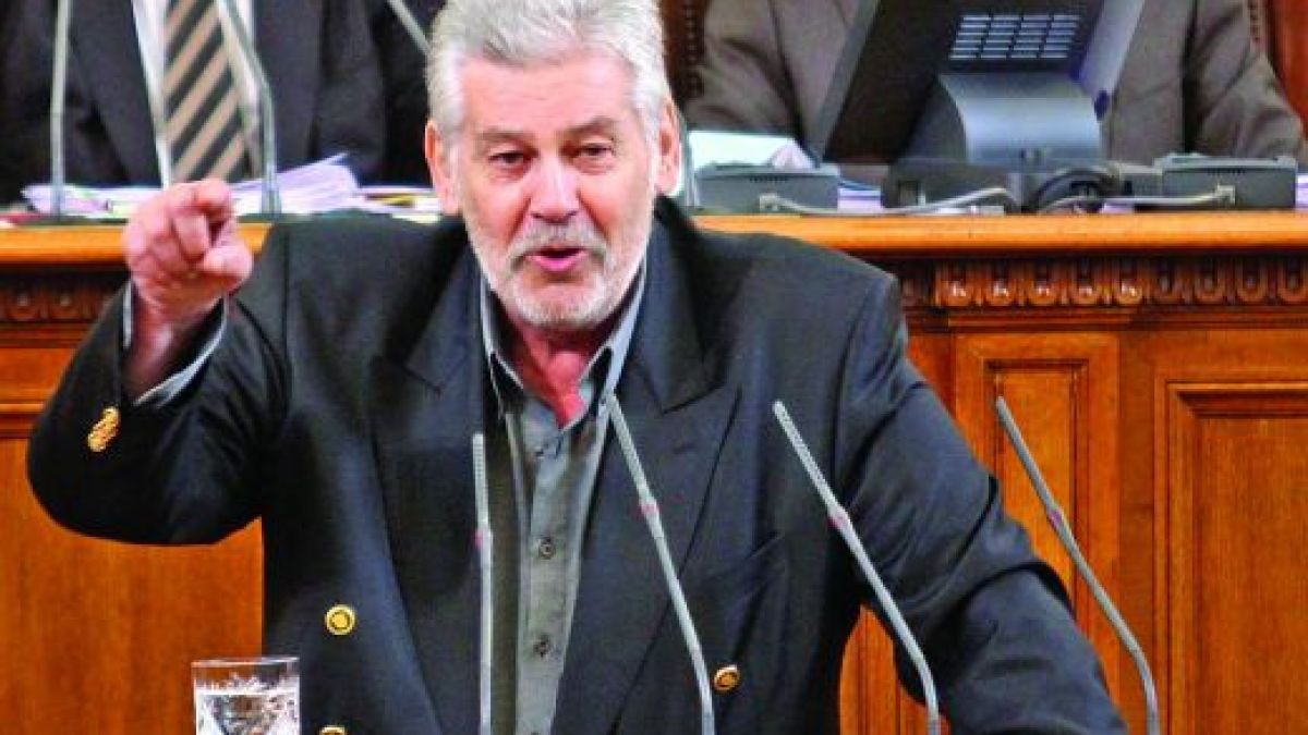 Ламбо удря първия звънец в костюм на Арнаудов от "Фамилията"
