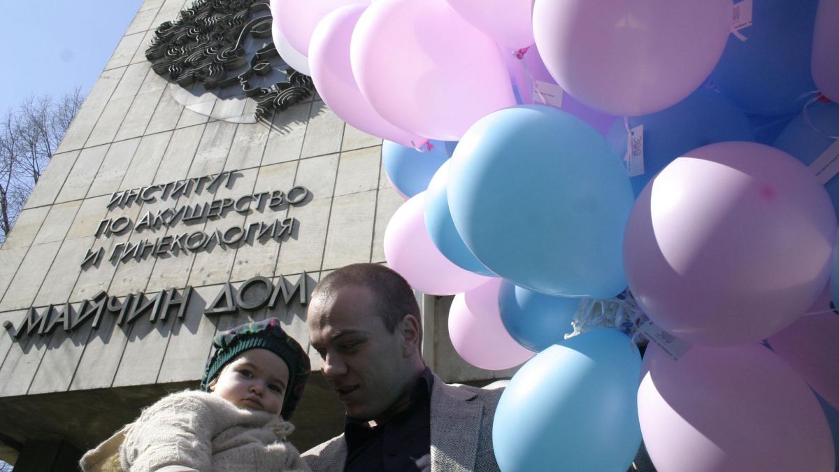 Откриват статуя на майчинството в София
