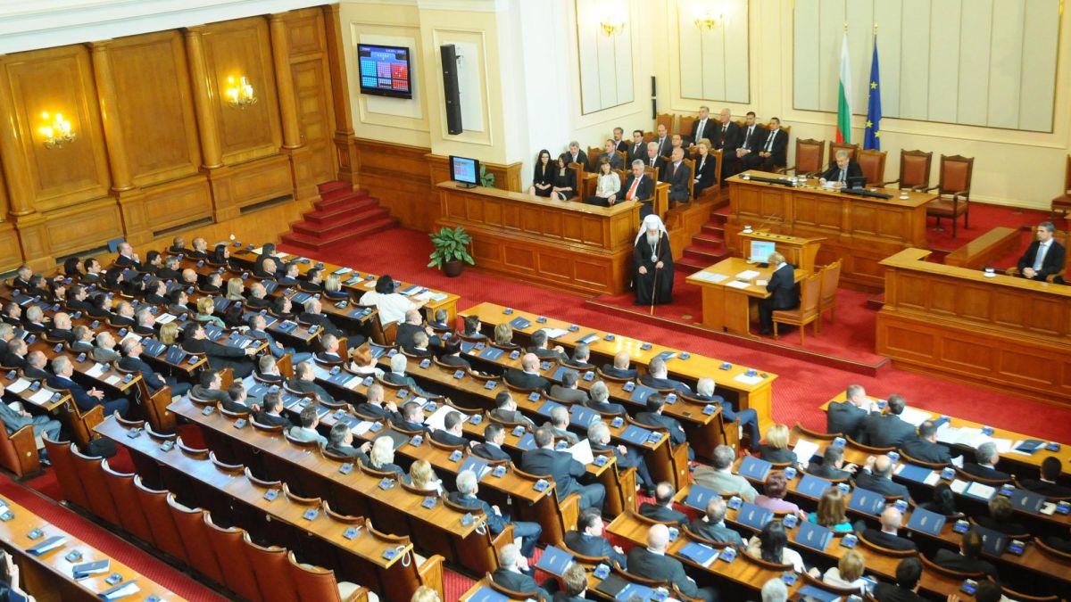 Миков заля с вода заместника си Христо Бисеров