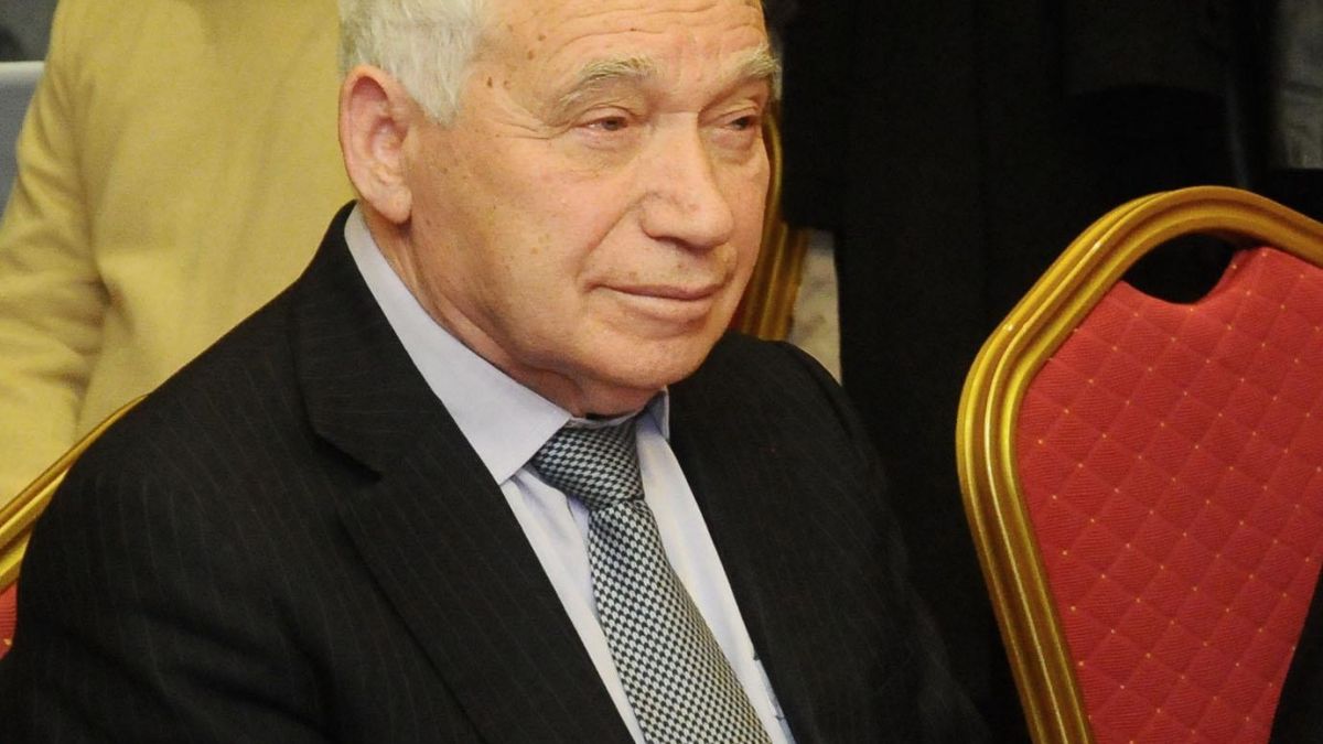 Желю Желев: Решението е програмно правителство с ГЕРБ и БСП