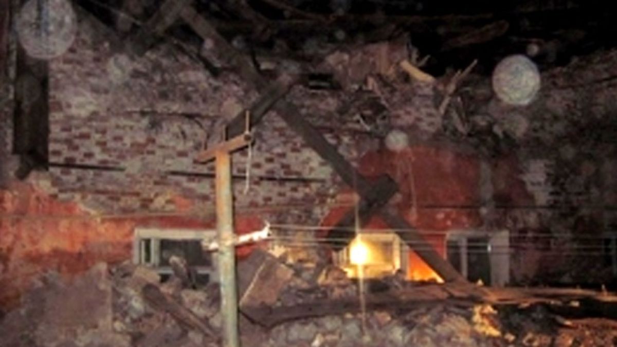 Сграда се срути, затрупа две дечица живи