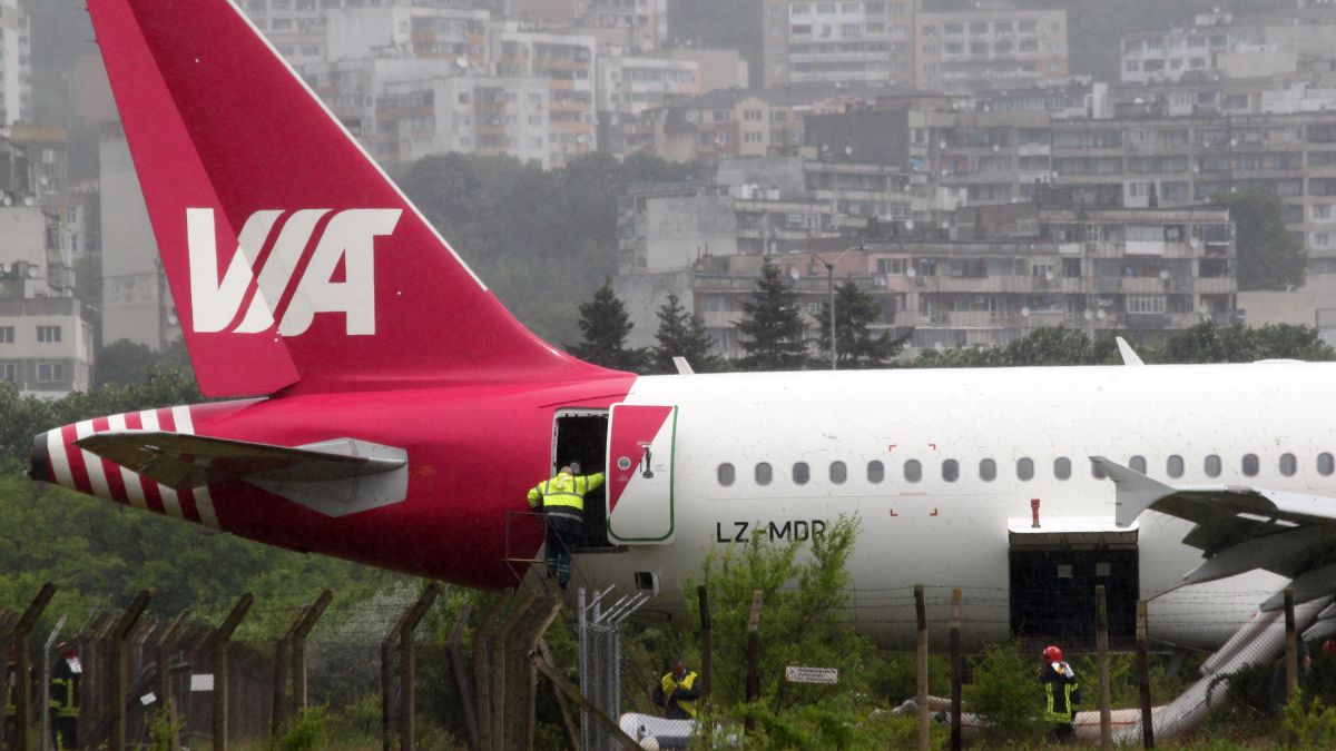 Самолетът, който заора в нивата - чартър на компания Air Via
