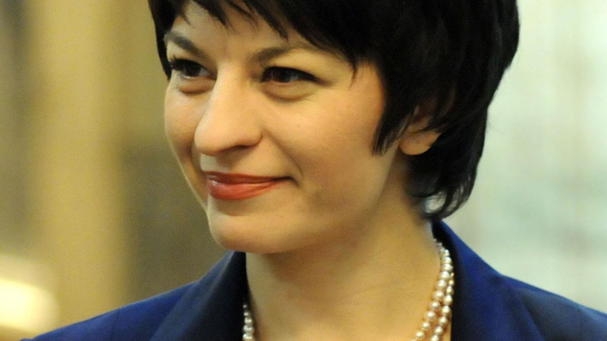 Таня Андреева към Десислава Атанасова: Аз съм лекар, не ме наричайте колега