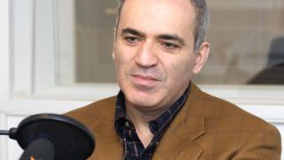 Гари Каспаров лови бас, че ваксината на Путин е американска 