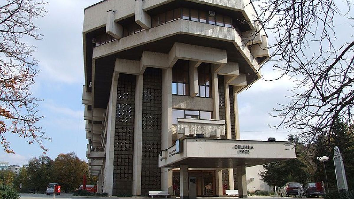 Агенти на ДАНС нахлуха в Община Русе