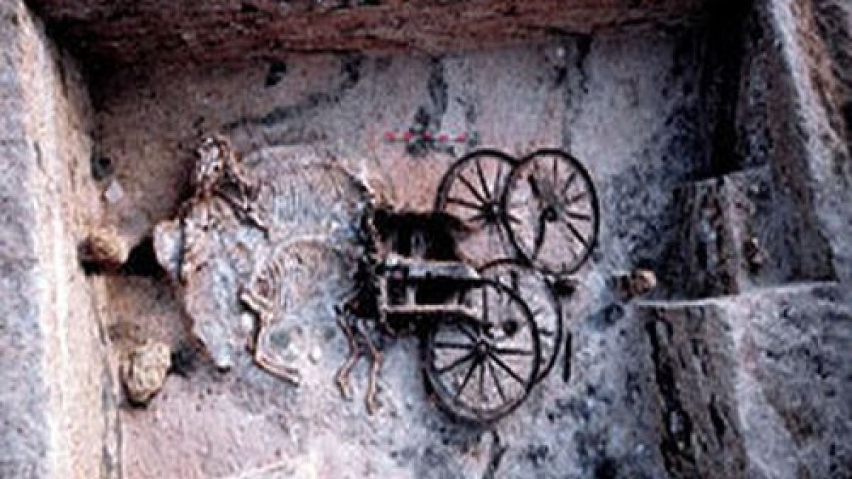 Тракийски цар заровен с колесницата си