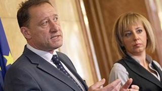 Червената Мая отговори с “Ще видим!” на въпрос за любовта в личния й живот